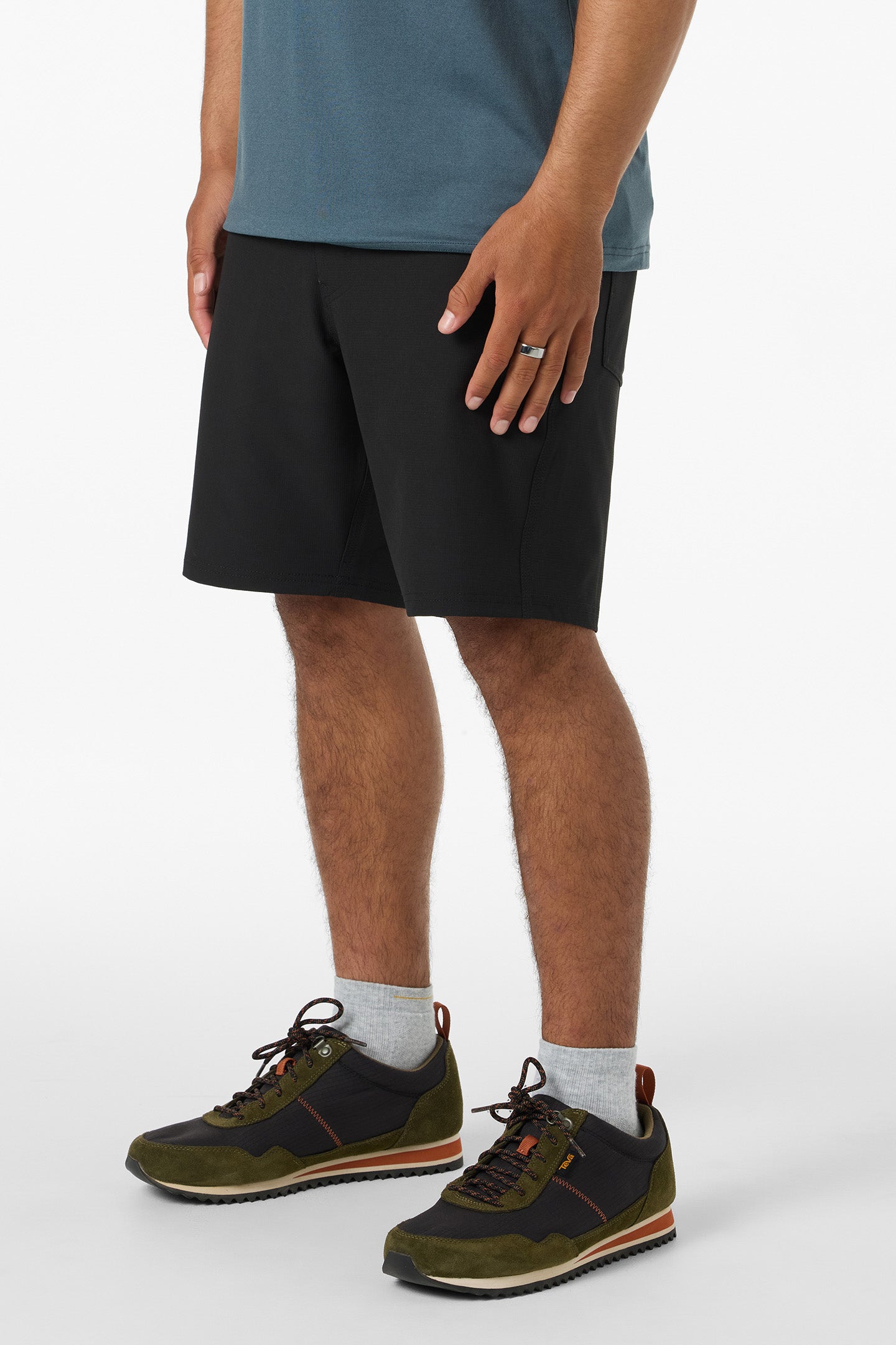 TRVLR Recon 18 Hybrid Shorts - Image 4